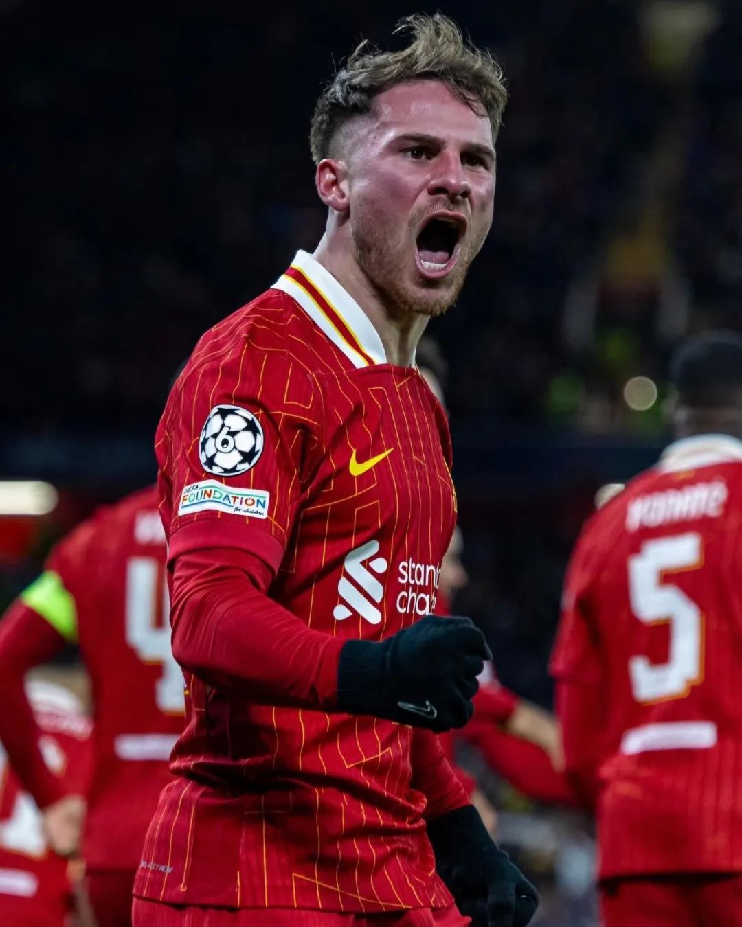 利物浦客场逆转获胜，榜首不动摇