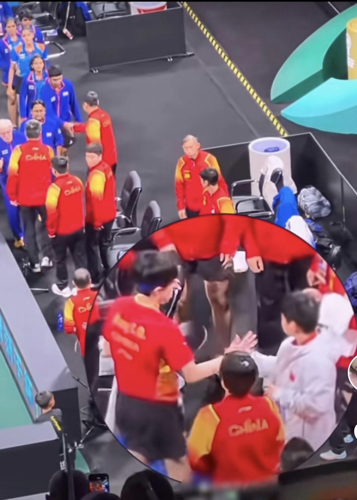 惊险比赛！选手在比赛中力压对手