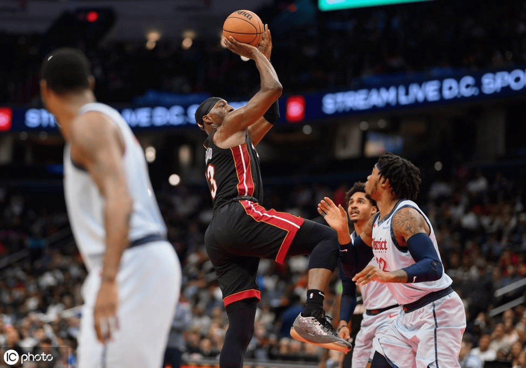 多宝彩票-热火队以稳定的进攻防守击败对手