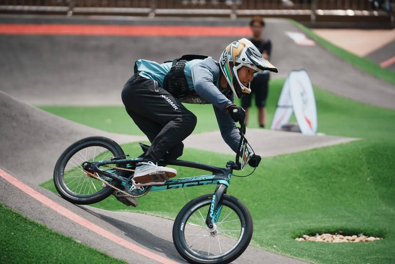 瑞士队在自行车比赛中表现出色 瑞士队在自行车比赛中表现出色