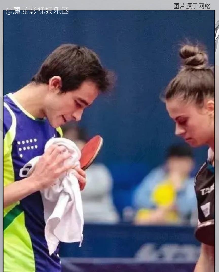 巴西排球队夺得女子冠军激动泪洒赛场