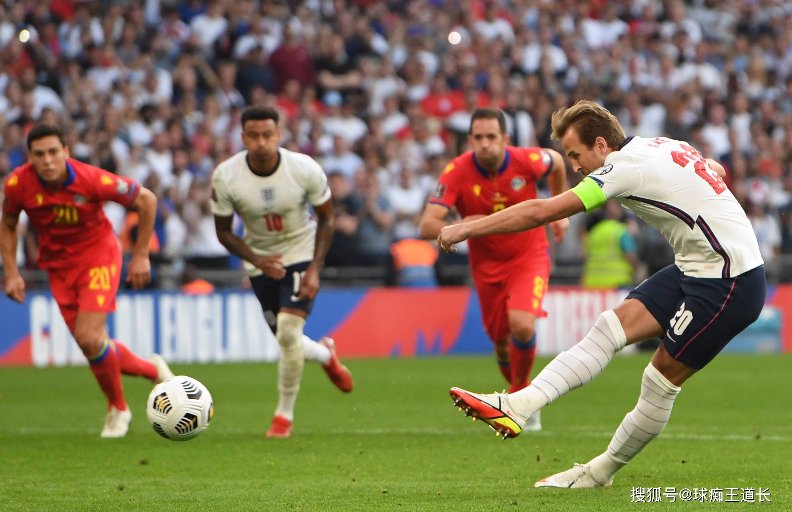 足球比赛精彩继续，实力对决激烈