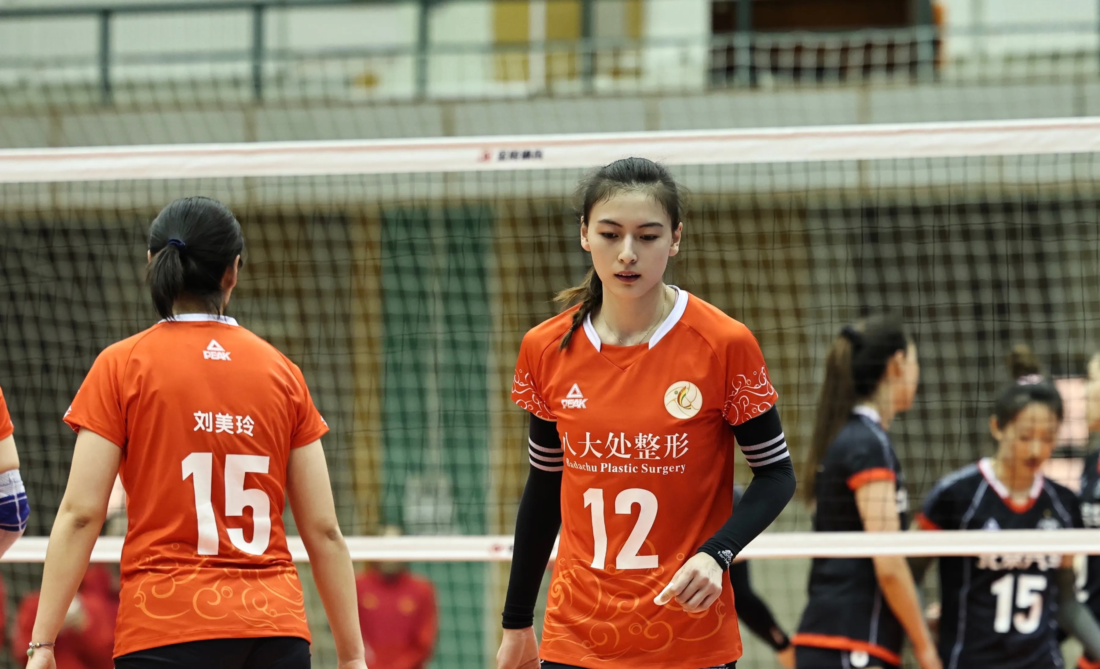 包含四川男篮擒下河南，登顶胜利领域的词条