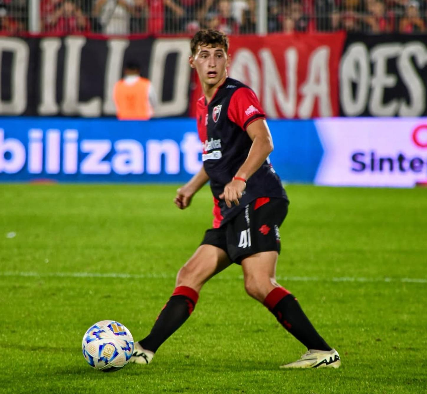 阿根廷国脚膝盖受伤，或将缺席下一战