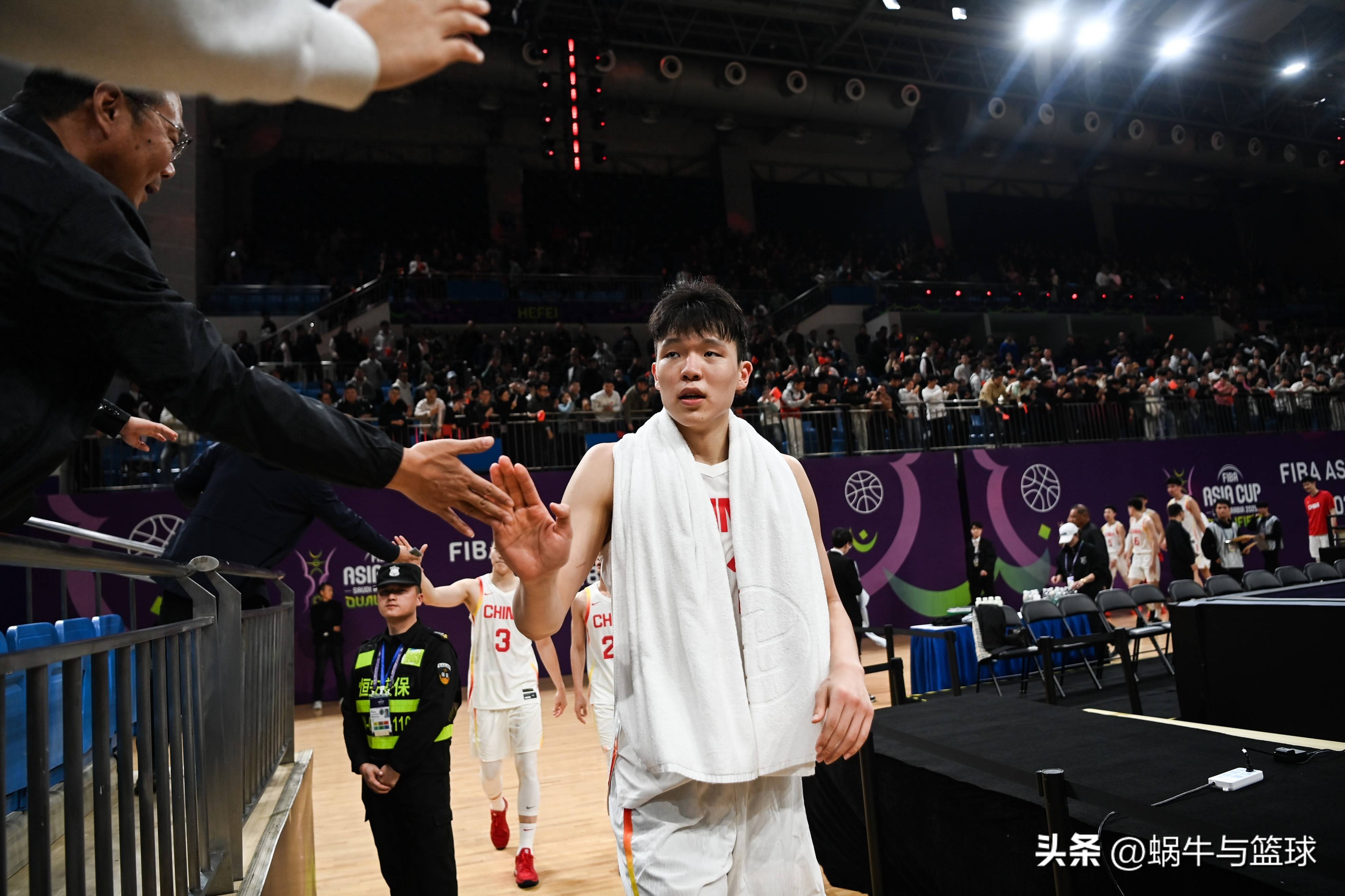 卢森堡女足球员接受专业训练 卢森堡女足球员接受专业训练