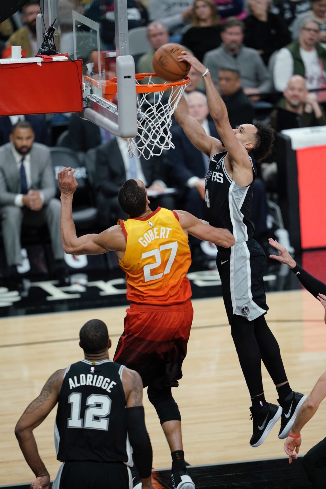 爵士人气飙升，马刺如何应对？