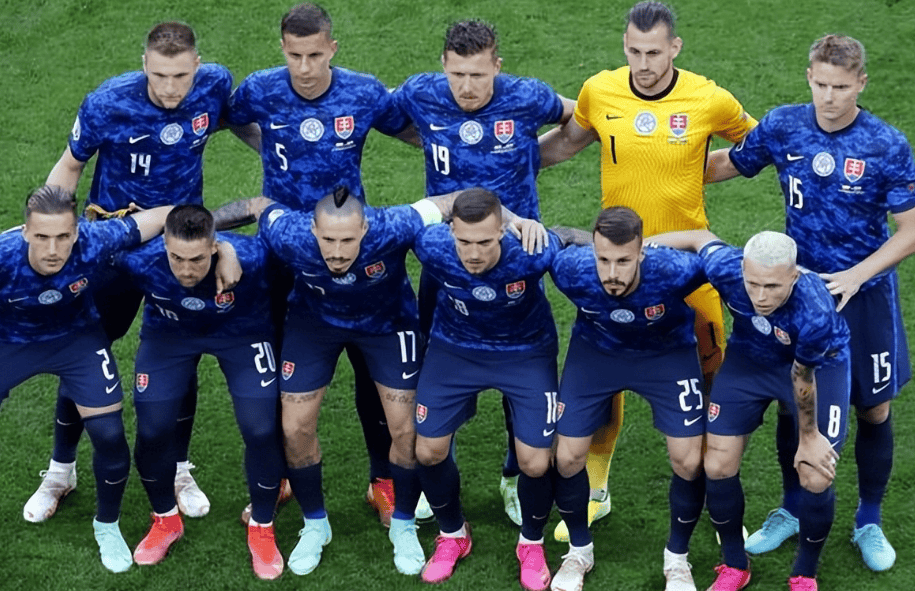 斯洛伐克队在比赛中战胜了对手