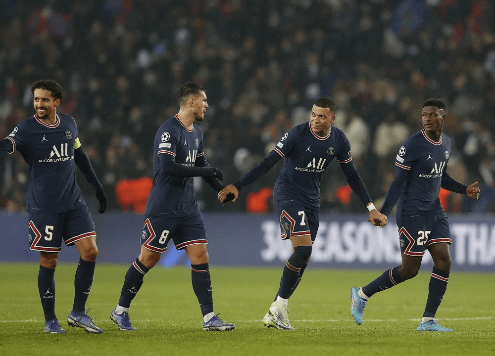 -巴黎圣日耳曼客场大胜瓦朗谢纳，领跑积分榜的简单介绍