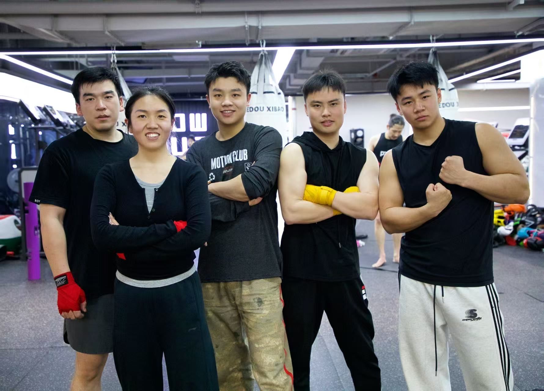 拳击选手拳脚交击，高手云集