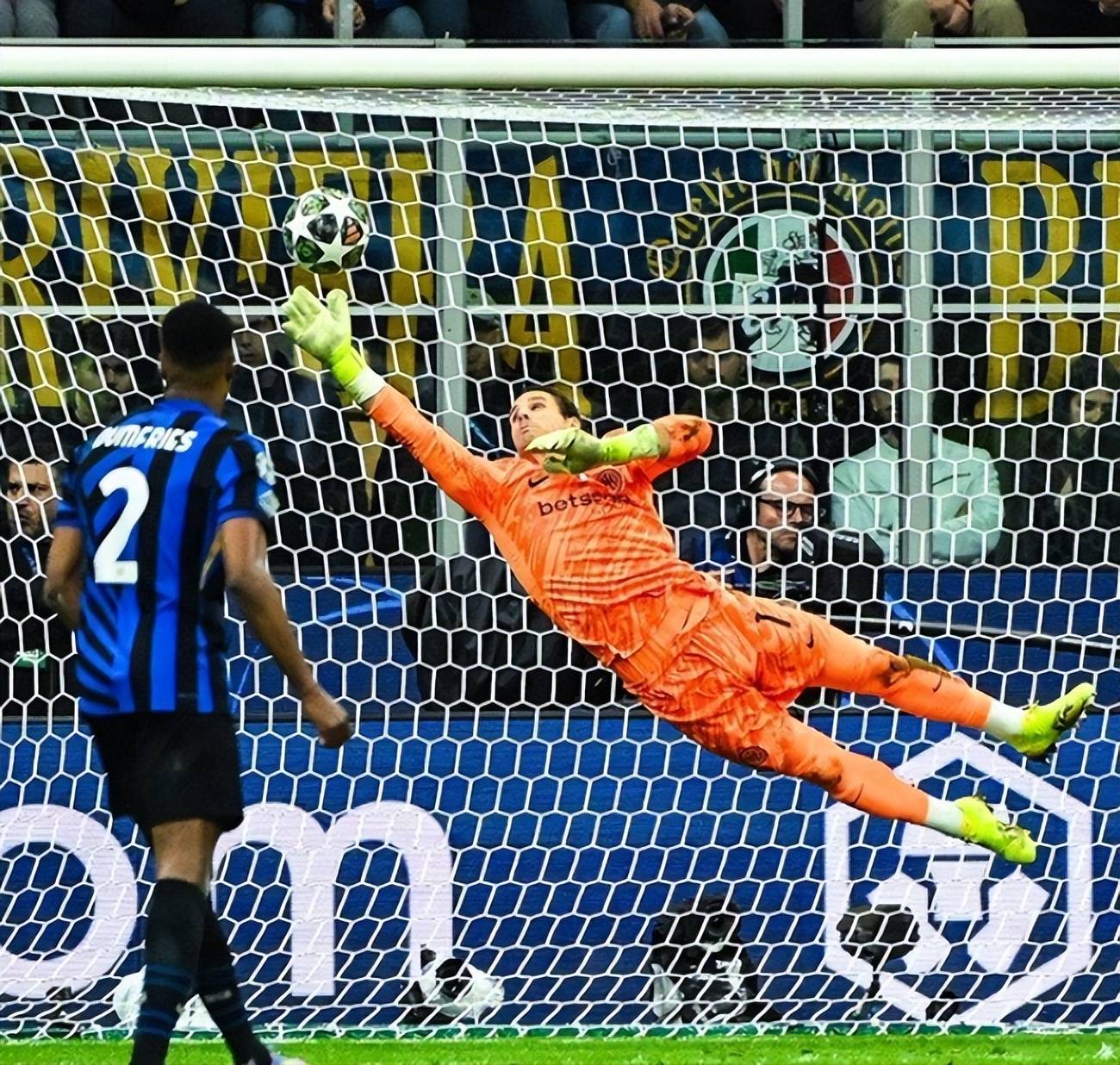 包含诺里奇城门将精彩扑救,助球队逆转获胜的词条 包含诺里奇城门将精彩扑救,助球队逆转获胜的词条