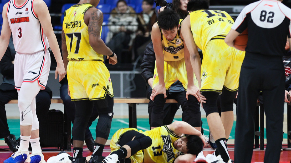 球队备战遇重伤患,关键球员恐无缘出场的简单介绍 球队备战遇重伤患,关键球员恐无缘出场的简单介绍