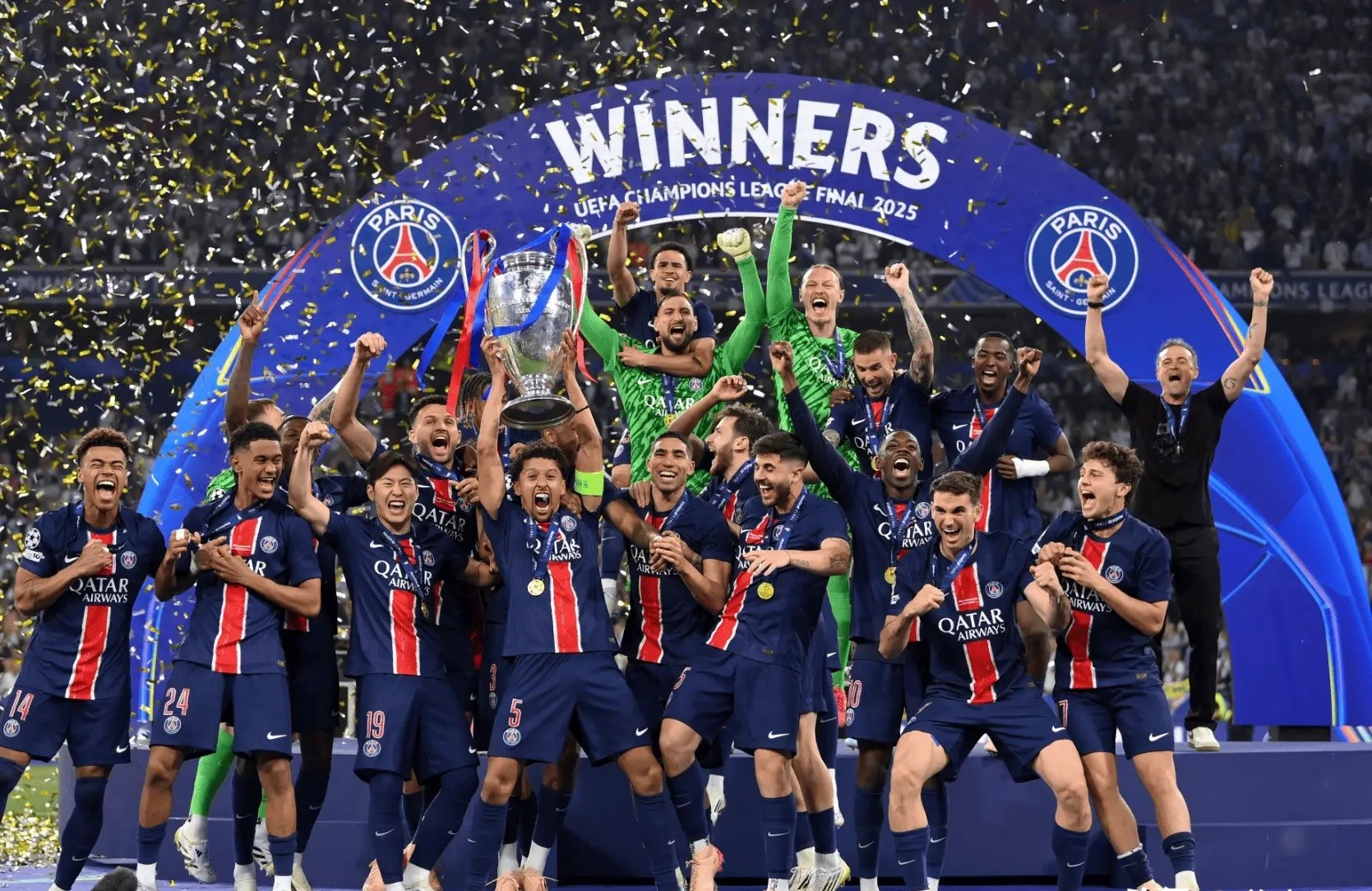 包含欧洲足球赛事热度持续升温，粉丝狂热度不减的词条