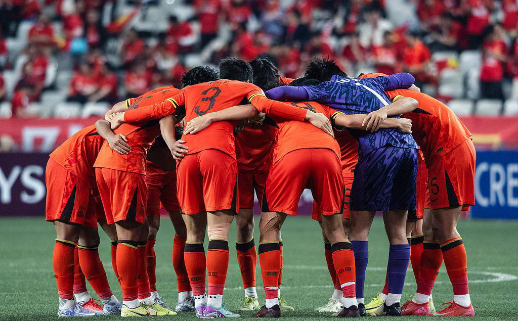 包含沙特阿拉伯球员积极进攻，率队成功的词条