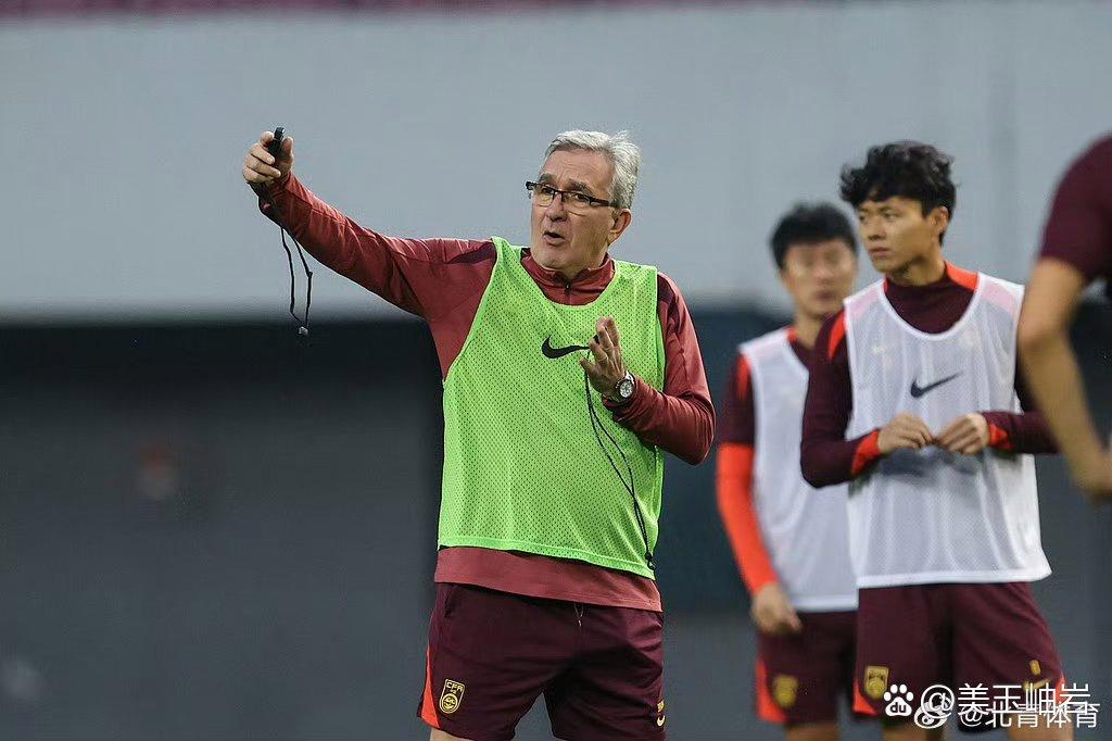 中国选手力克对手，成功跻身前三