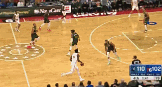 76人遭遇老鹰重压，恩比德摔倒不倒