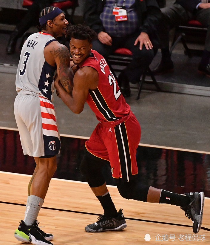 尼克斯轻取奇才,罗宾逊绝杀三分得分 尼克斯轻取奇才,罗宾逊绝杀三分得分