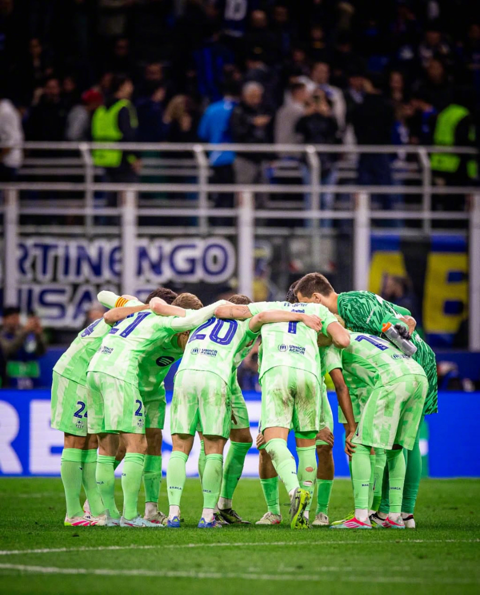 -包含巴萨豪取连胜，欲在联赛继续稳坐榜首的词条